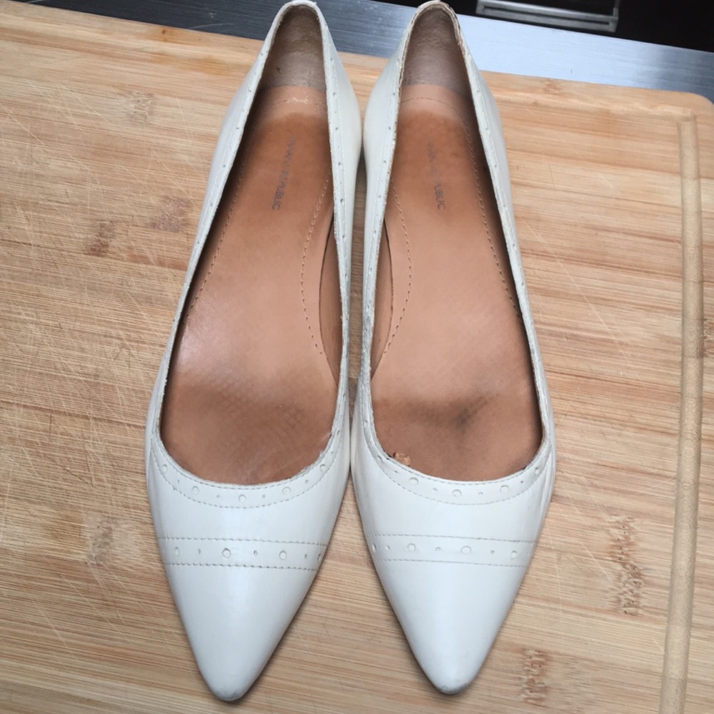 Banana Republic Cream Color All Leather Flats